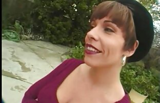 XXX Chica chilena pendeja culiando orgasmos mientras consiguiendo undressed en auto en público